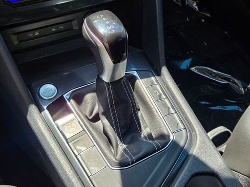 Used 2022 Volkswagen Tiguan SE w/ Panoramic Sunroof Package FWD image 33