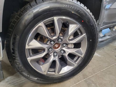 Used 2021 Chevrolet Silverado 1500 LTZ AWD/4WD image 31