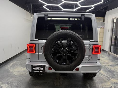 Used 2023 Jeep Wrangler Unlimited Sahara AWD/4WD image 4