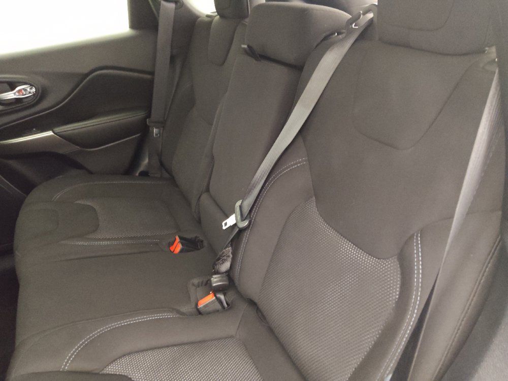 Used 2020 Jeep Cherokee Latitude FWD image 18