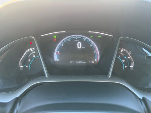 Used 2019 Honda Civic Touring image 13