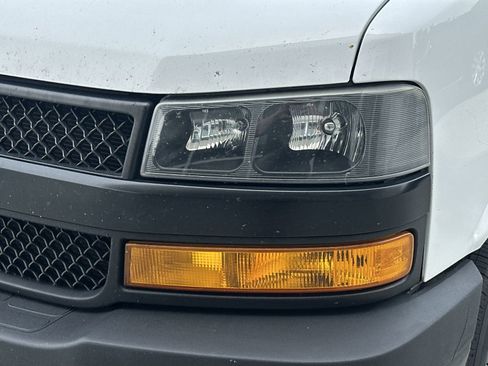 Used 2018 Chevrolet Express 2500 RWD image 11