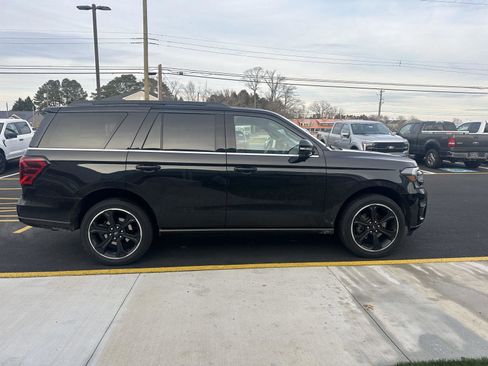 Used 2023 Ford Expedition Limited image 4