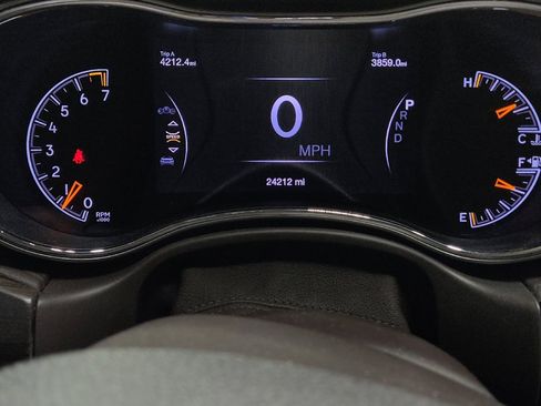 Used 2018 Jeep Grand Cherokee Overland image 23