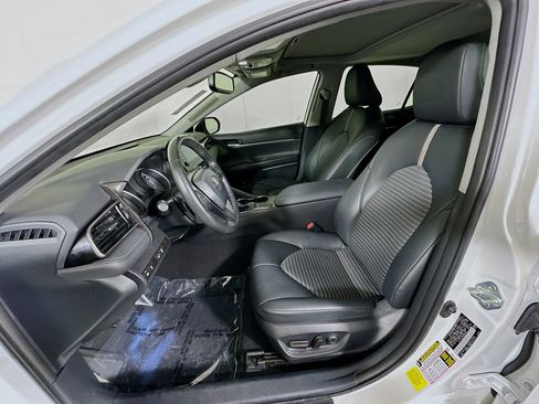 Used 2024 Toyota Camry SE w/ Convenience Package image 12