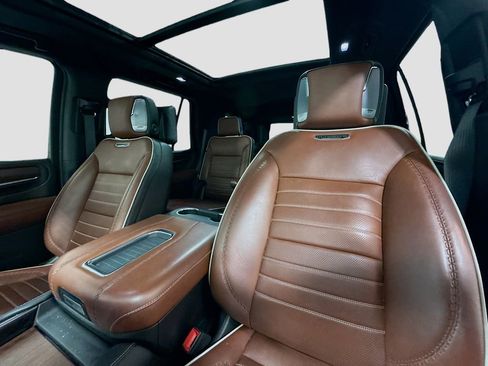 Used 2024 GMC Yukon Denali Ultimate AWD/4WD image 5