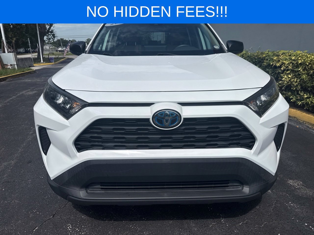 Used 2021 Toyota RAV4 LE AWD/4WD image 2