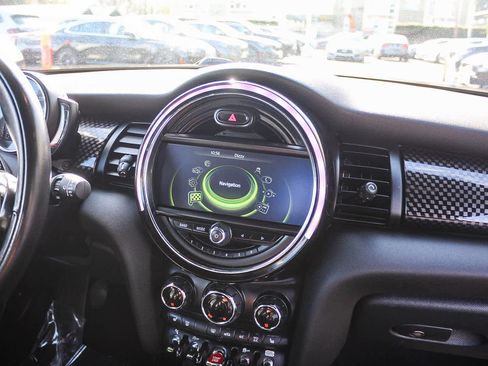 Used 2018 MINI Cooper S image 12