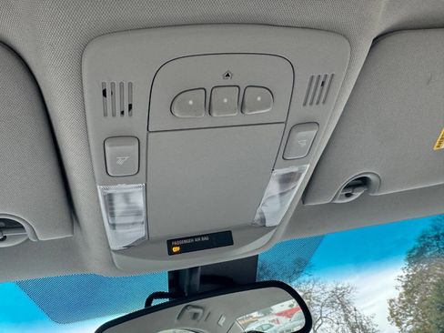 Used 2007 Buick Lucerne CXL image 25