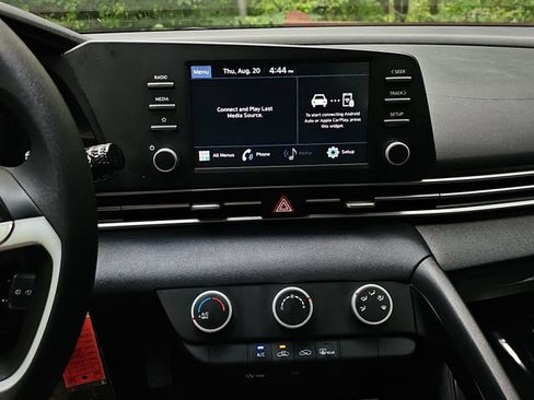 Used 2023 Hyundai Elantra SE FWD image 14