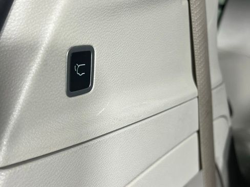 Used 2024 Chrysler Pacifica Limited image 31