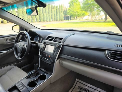 Used 2017 Toyota Camry LE FWD image 30