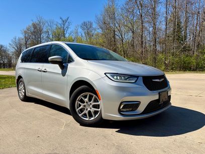 Used 2023 Chrysler Pacifica Touring-L
