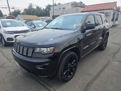Used 2021 Jeep Grand Cherokee Laredo X AWD/4WD image 4