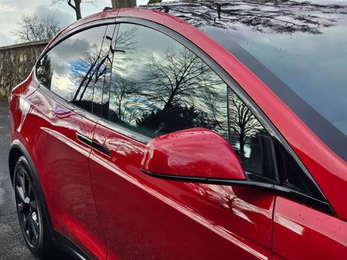 Used 2022 Tesla Model X image 18