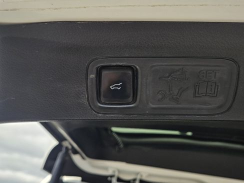 Used 2021 Ford Expedition Limited image 12