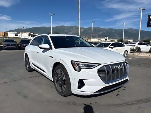 Used 2023 Audi e-tron Premium Plus w/ Premium Plus Package AWD/4WD image 2