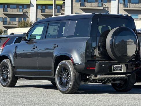 New 2026 Land Rover Defender 110 X-Dynamic SE image 3