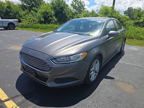 Used 2014 Ford Fusion SE FWD image 3