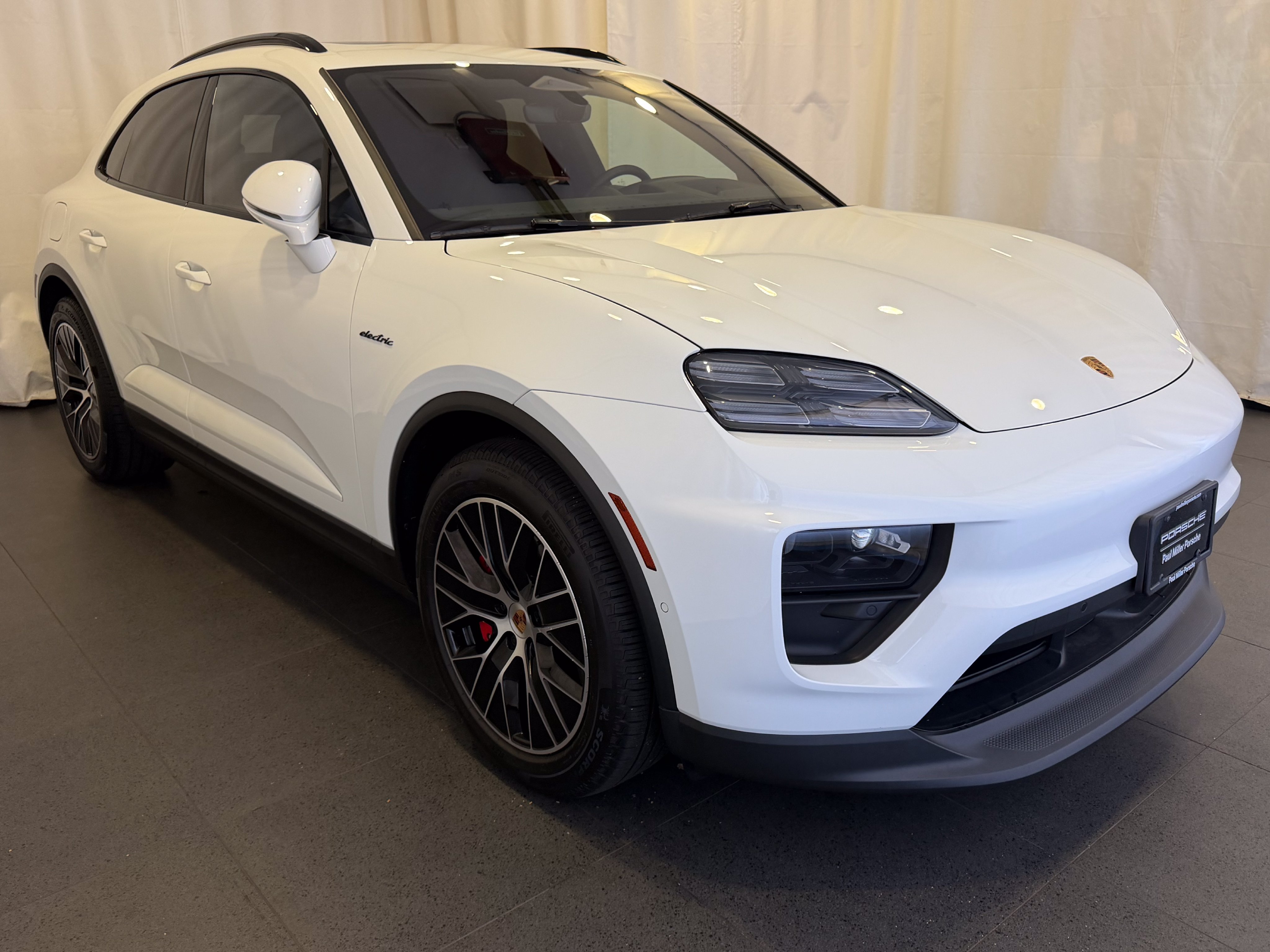 Certified 2026 Porsche Macan 4S Electric AWD/4WD image 7