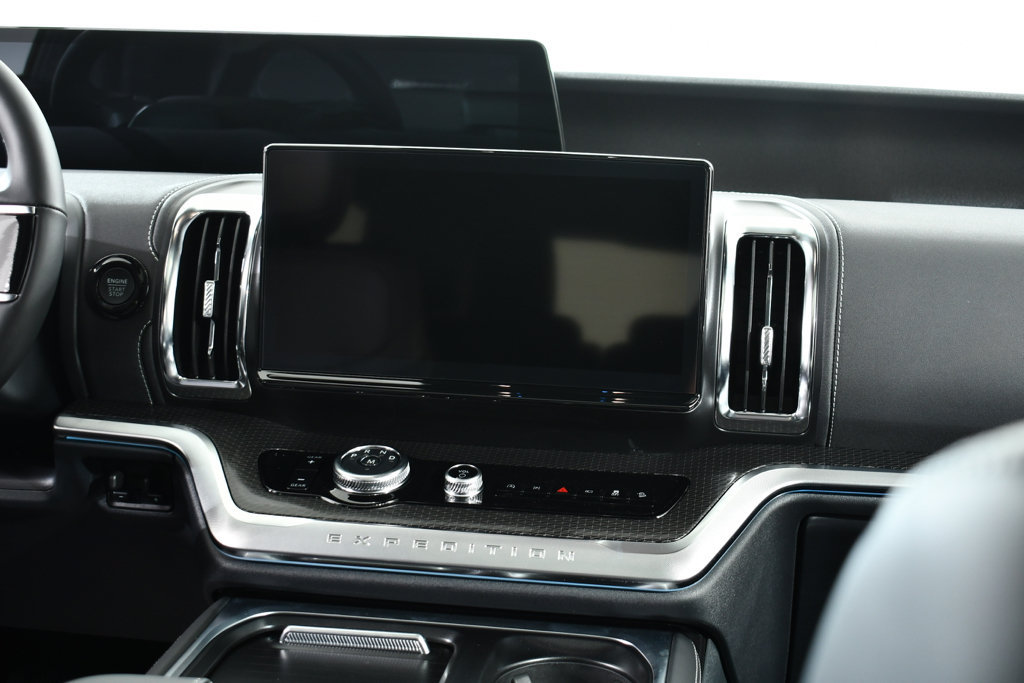 New 2027 Ford Expedition Platinum w/ Stealth Performance Package AWD/4WD image 9