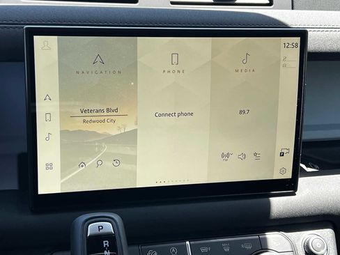 Used 2023 Land Rover Defender 130 SE image 27