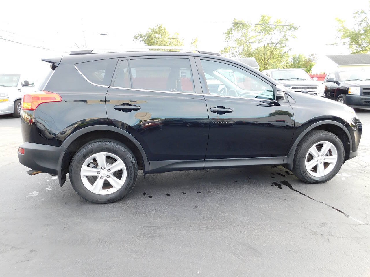 Used 2013 Toyota RAV4 XLE AWD/4WD image 13