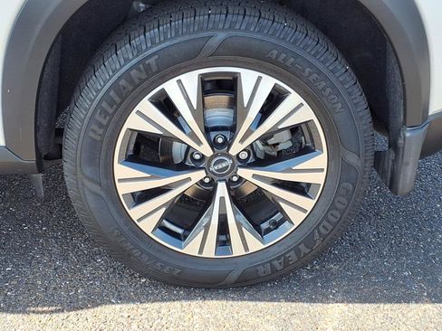 Certified 2022 Nissan Rogue SV w/ SV Premium Package image 9