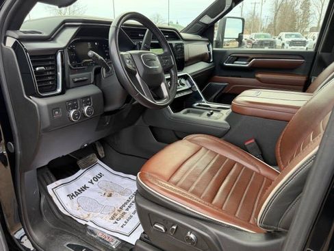 Used 2024 GMC Sierra 3500 Denali Ultimate AWD/4WD image 13
