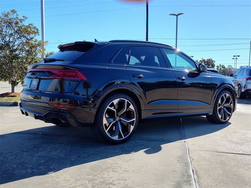 Used 2024 Audi RS Q8 4.0T w/ Black Optic Package image 11