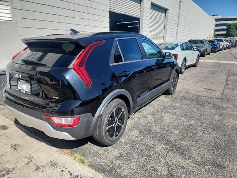Used 2023 Kia Niro EX FWD image 4