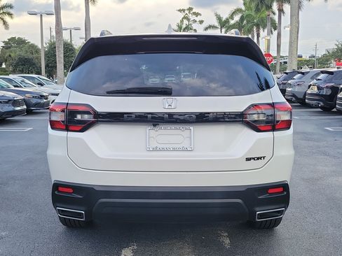 Certified 2025 Honda Pilot Sport image 5