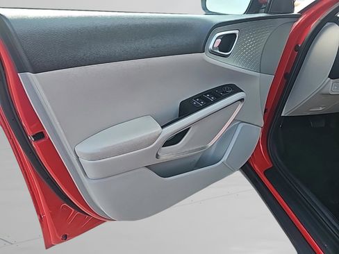 Used 2024 Kia Soul LX image 16