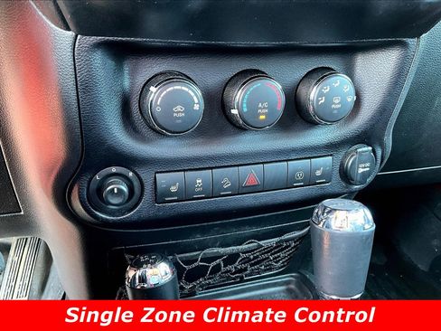 Used 2018 Jeep Wrangler Unlimited Sahara AWD/4WD image 15