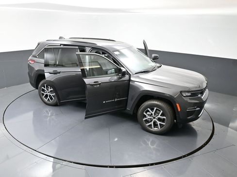 New 2025 Jeep Grand Cherokee Limited w/ Luxury Tech Group II image 56