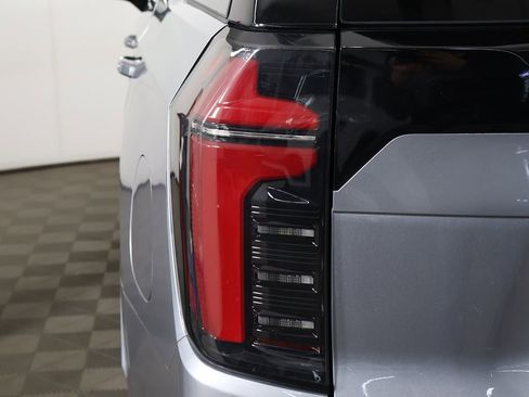 Used 2025 Chevrolet Tahoe Z71 AWD/4WD image 18