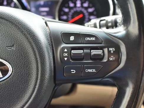 Used 2017 Kia Sedona EX FWD image 25