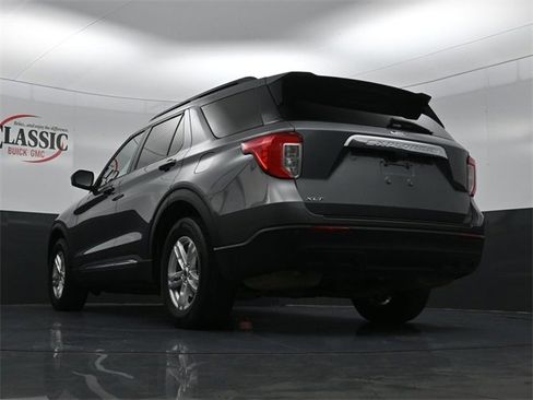 Used 2022 Ford Explorer XLT image 25