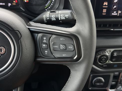 Used 2025 Jeep Wrangler Unlimited Rubicon 4xe w/ Safety Group AWD/4WD image 19
