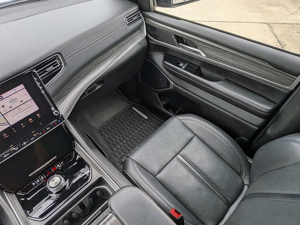 Used 2024 Jeep Wagoneer L Series II w/ Flexible Seating Group RWD image 21