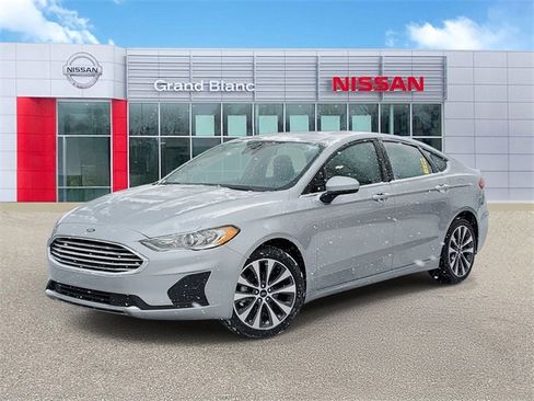 Used 2020 Ford Fusion SE image 1