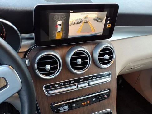Used 2022 Mercedes-Benz GLC 300 image 6