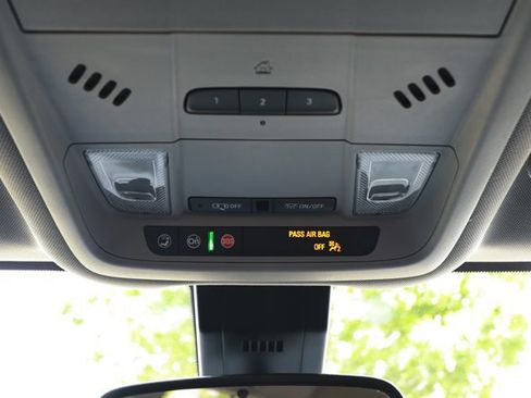 Used 2021 GMC Terrain SLT w/ LPO, Bright Accent Package FWD image 22