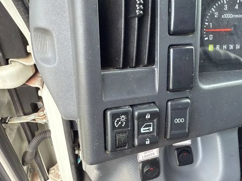 Used 2018 Isuzu NPR RWD image 19