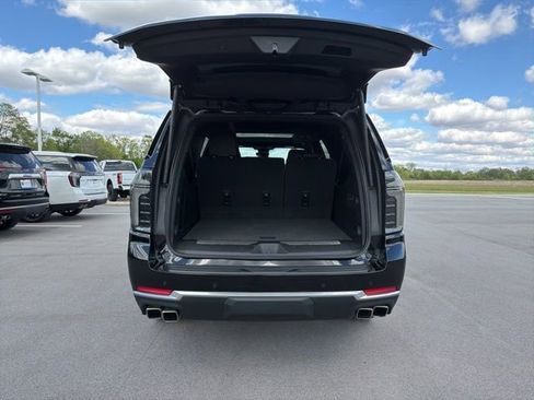 Used 2025 Chevrolet Suburban High Country AWD/4WD image 10