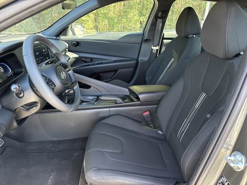 Certified 2025 Hyundai Elantra Sport image 11