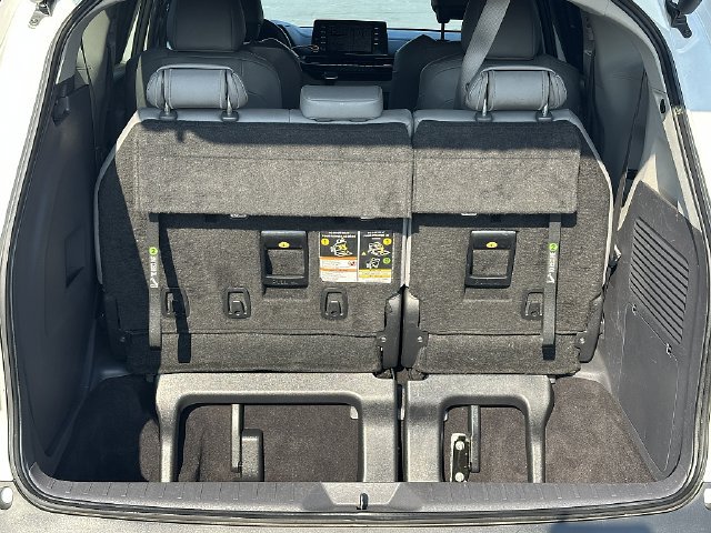 Used 2022 Toyota Sienna XLE FWD image 13
