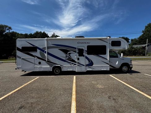 Used 2022 Ford E-450 and Econoline 450 Super Duty w/ Motorhome Prep Package RWD image 8