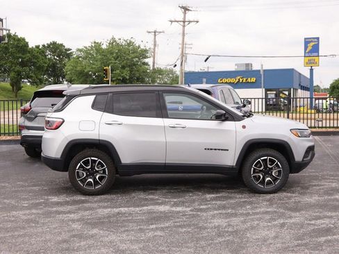 Used 2024 Jeep Compass Trailhawk AWD/4WD image 5