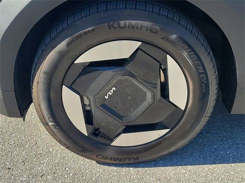 Certified 2026 Kia EV9 Light image 5